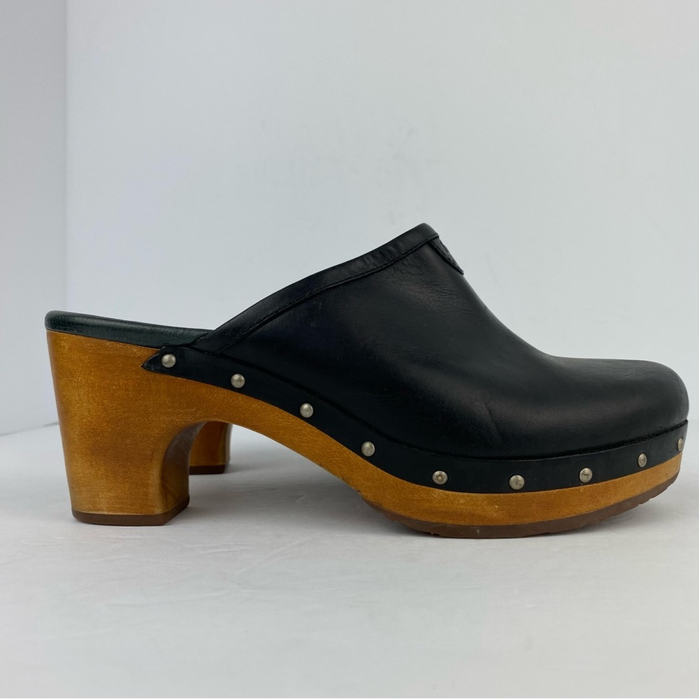 UGG size 8 Women’s Black Leather Studded Wood Sole Mule Clogs S/N 1951